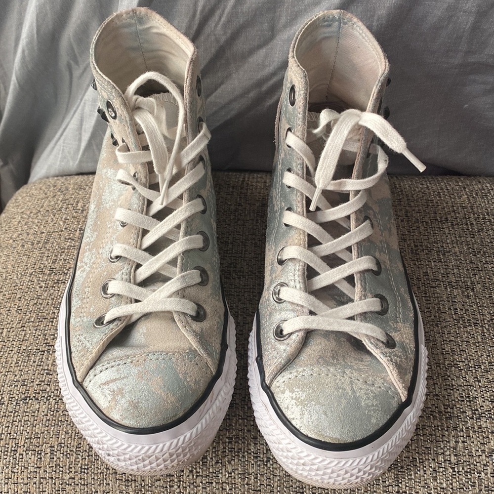 High top Chucks